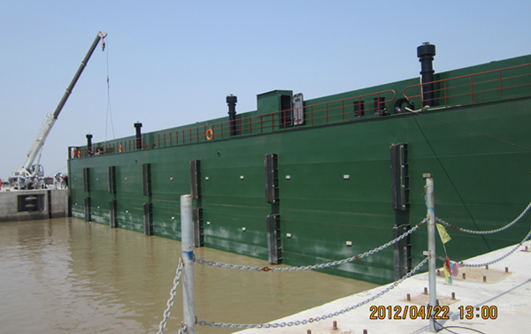 中电绿科10万吨及20万吨浮箱式坞门顺利关闭